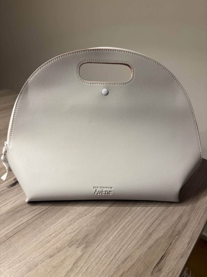 Custodie per cosmetici: Grosse Kosmetiktasche von Avène NEU – Nuovo e nell'imballaggio originale da Dänikon ZH venduto da tug_m9b6
