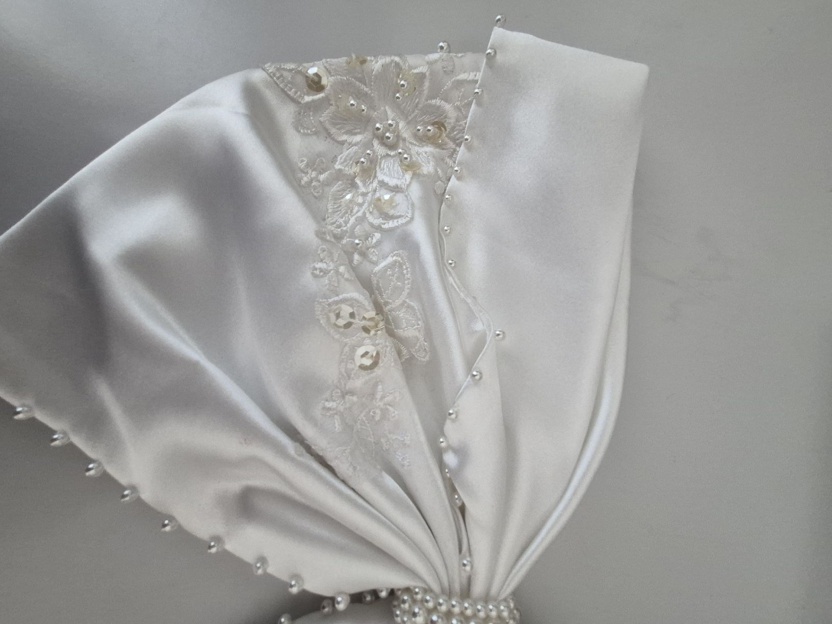 Pronovias Vestiti: Grand noeud satin 40cm – Usato da Bern venduto da dasgesuchtobjekt 1