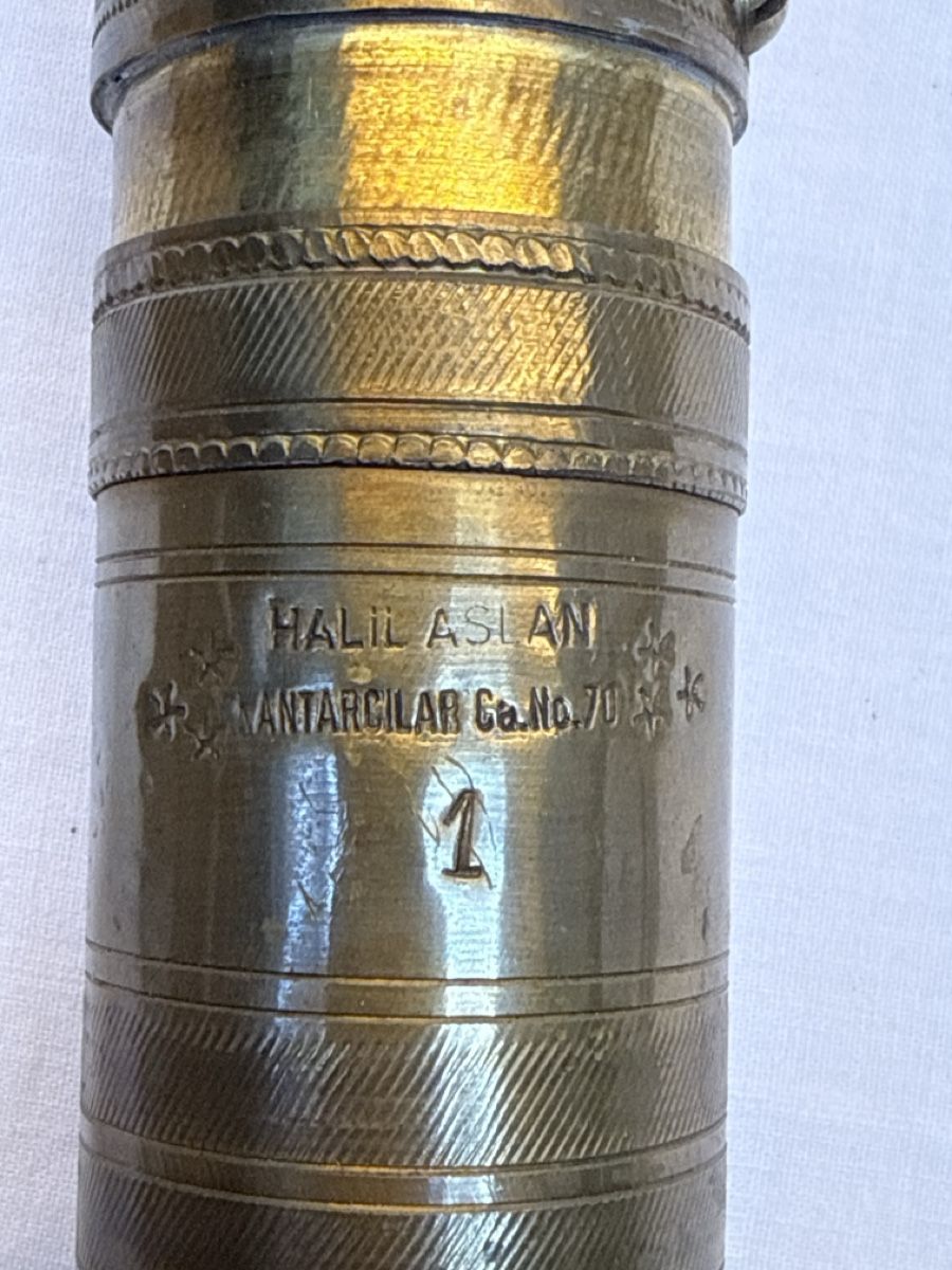 Tutte le decorazioni: Antike türkische Kaffeemühle aus Messing "Halil Aslan" – Usato da suberg venduto da Phoo26 5