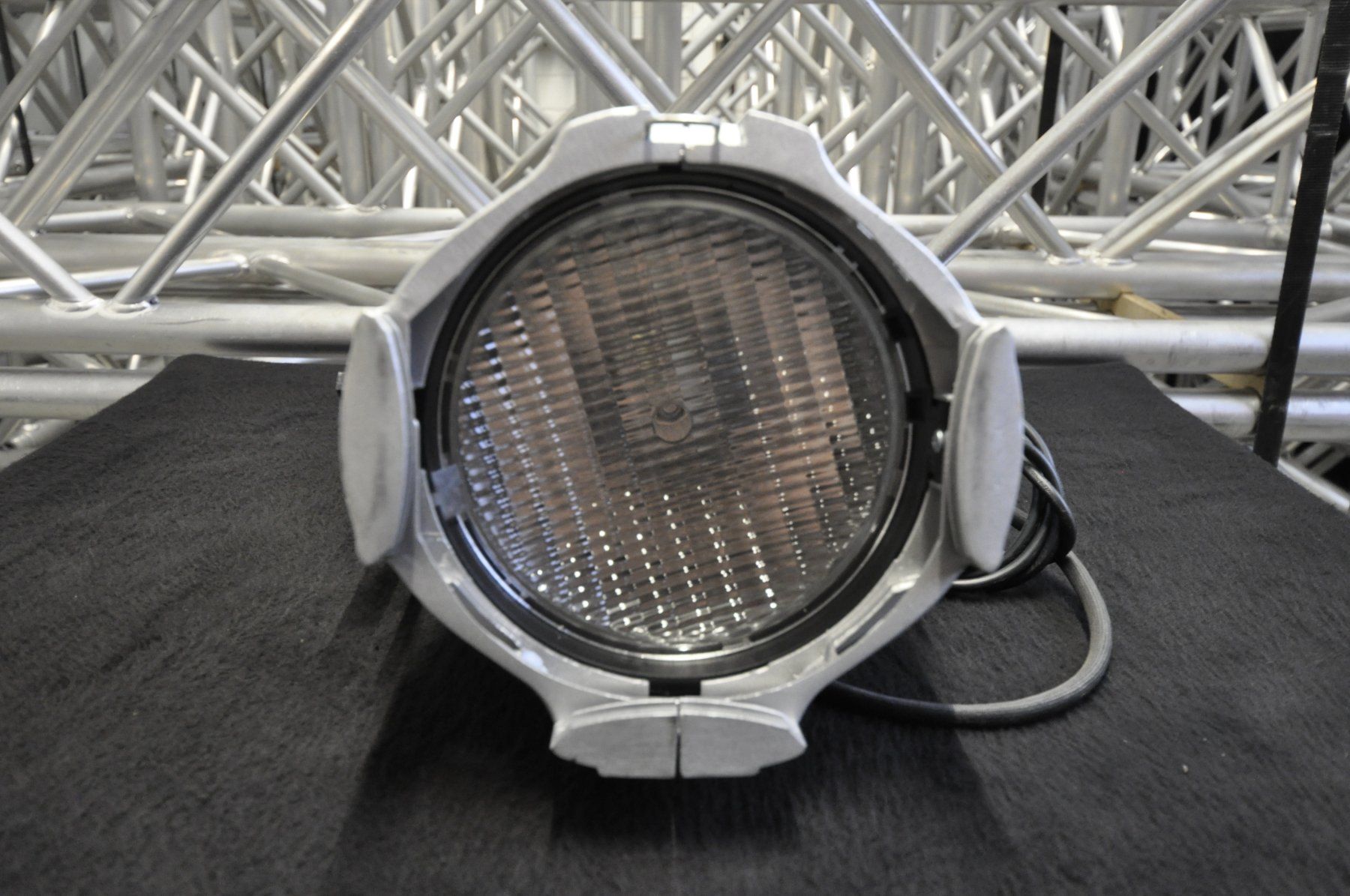 Showtec Lampes: StudioBeam HMI 150 – D'occasion à Burgdorf par WHITELIGHT3400 3