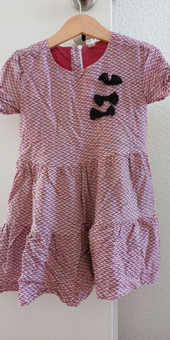 Vestiti & Gonne: Süsses Mädchenkleid Coccodrillo gr.98 – Difettoso da Riniken venduto da Lessy-