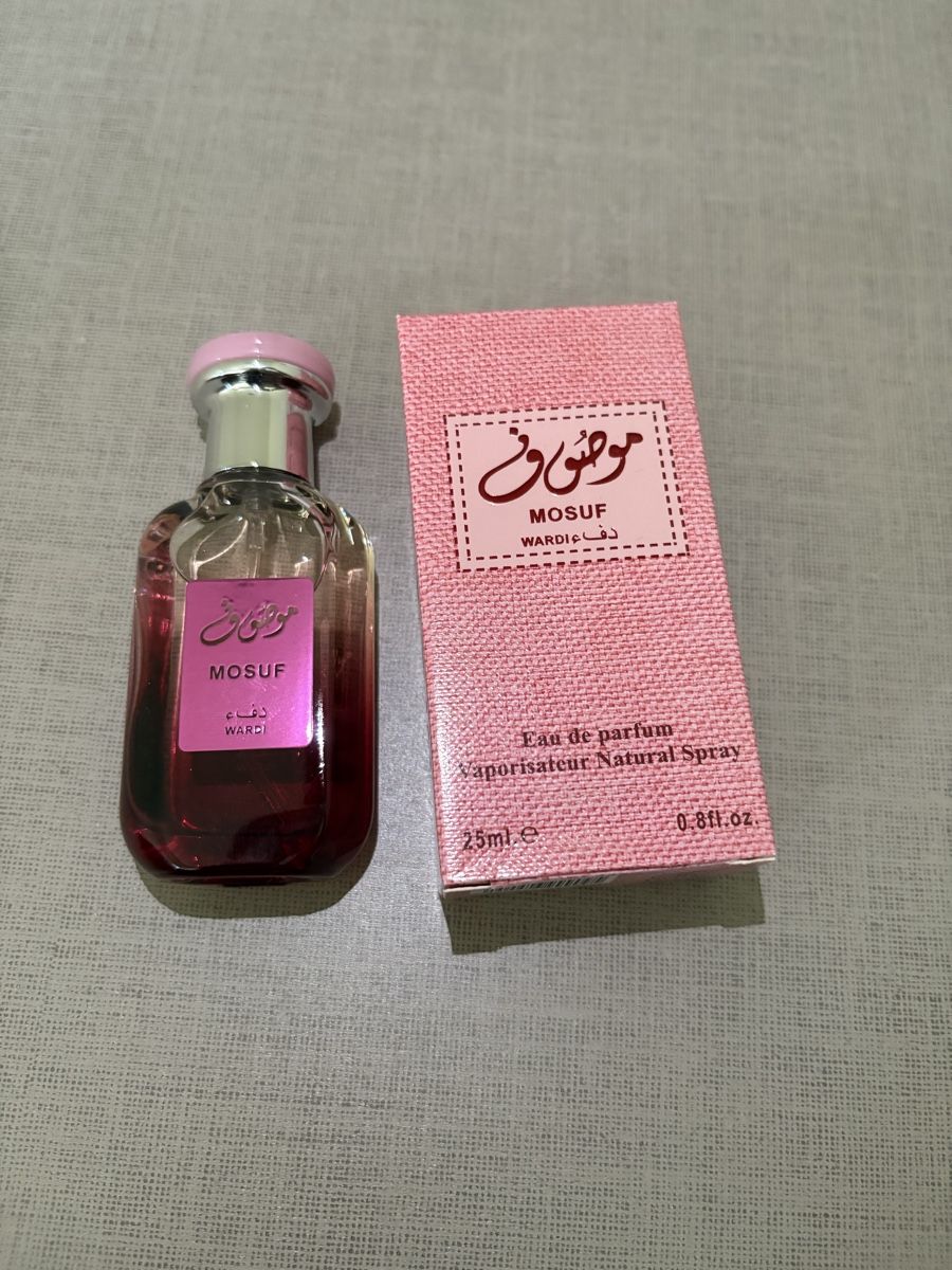 Parfums & Eau de Toilette: Parfums et foulard  – Neuf avec emballage d'origine à Oberglatt ZH par ale_n8h6 1