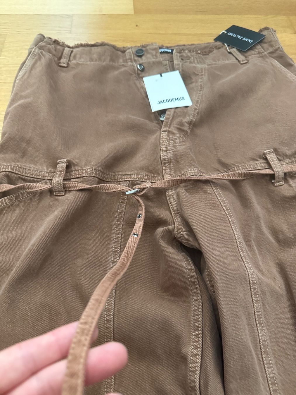 Jeans: Jacquemus Criollo Baggy Cargo / Bondage Cargo / Strap Cargo – Nuovo e nell'imballaggio originale da Kaltbrunn venduto da LuxShop 4