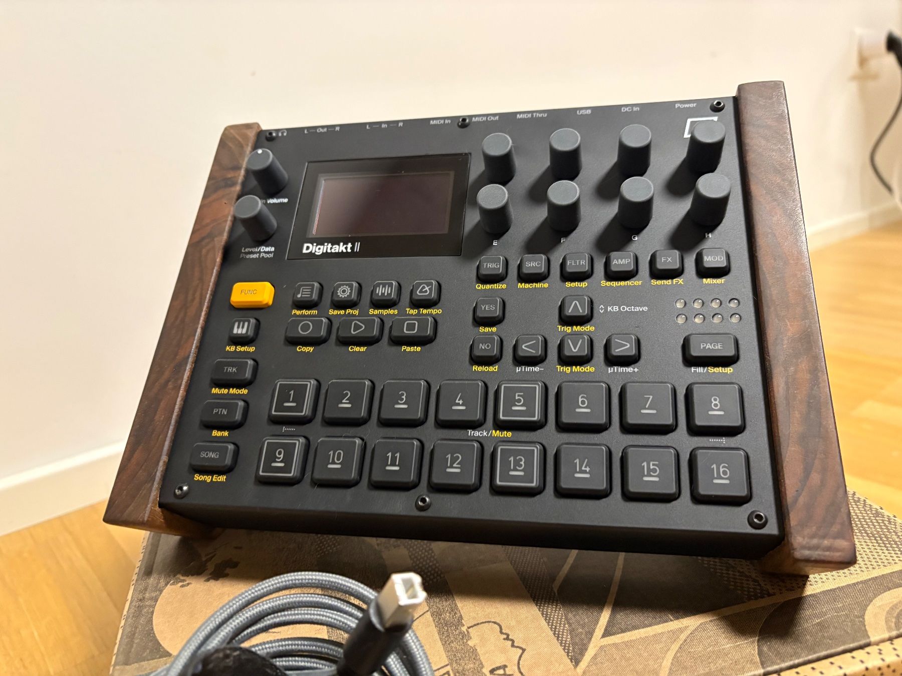 Strumenti musicali: Digitakt 2 mit Holz sides panels – Nuovo (secondo la descrizione) da Effingen venduto da Andromeda74