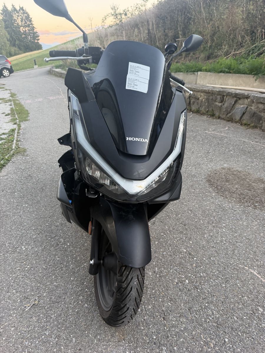 Honda Scooter: HONDA PCX 125 i ABS – Difettoso da Lausanne venduto da Jovanni