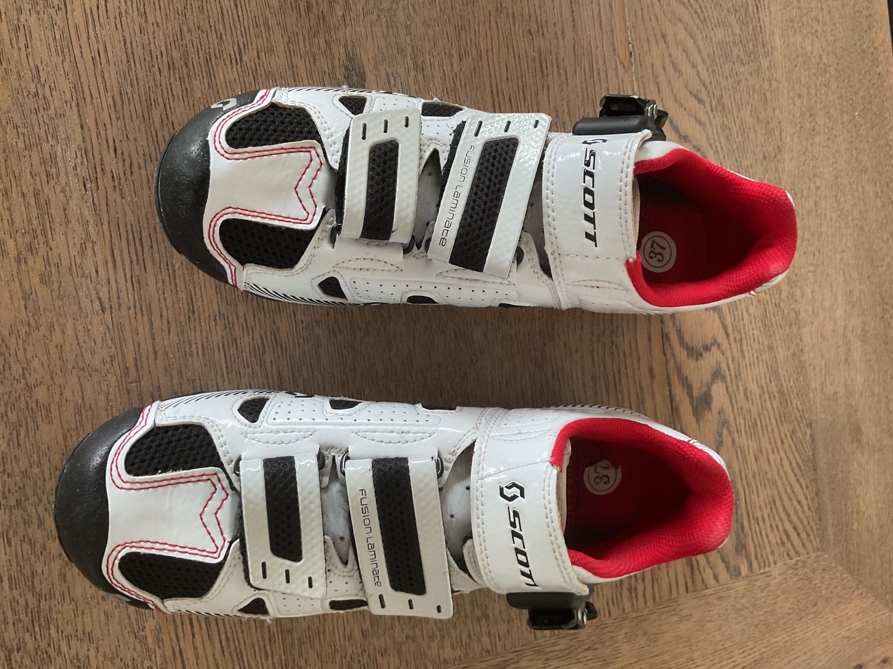 Scott Chaussures femmes: Damenveloschuhe. Scott  MBT Gr 37 – D'occasion à Düdingen par luno2012