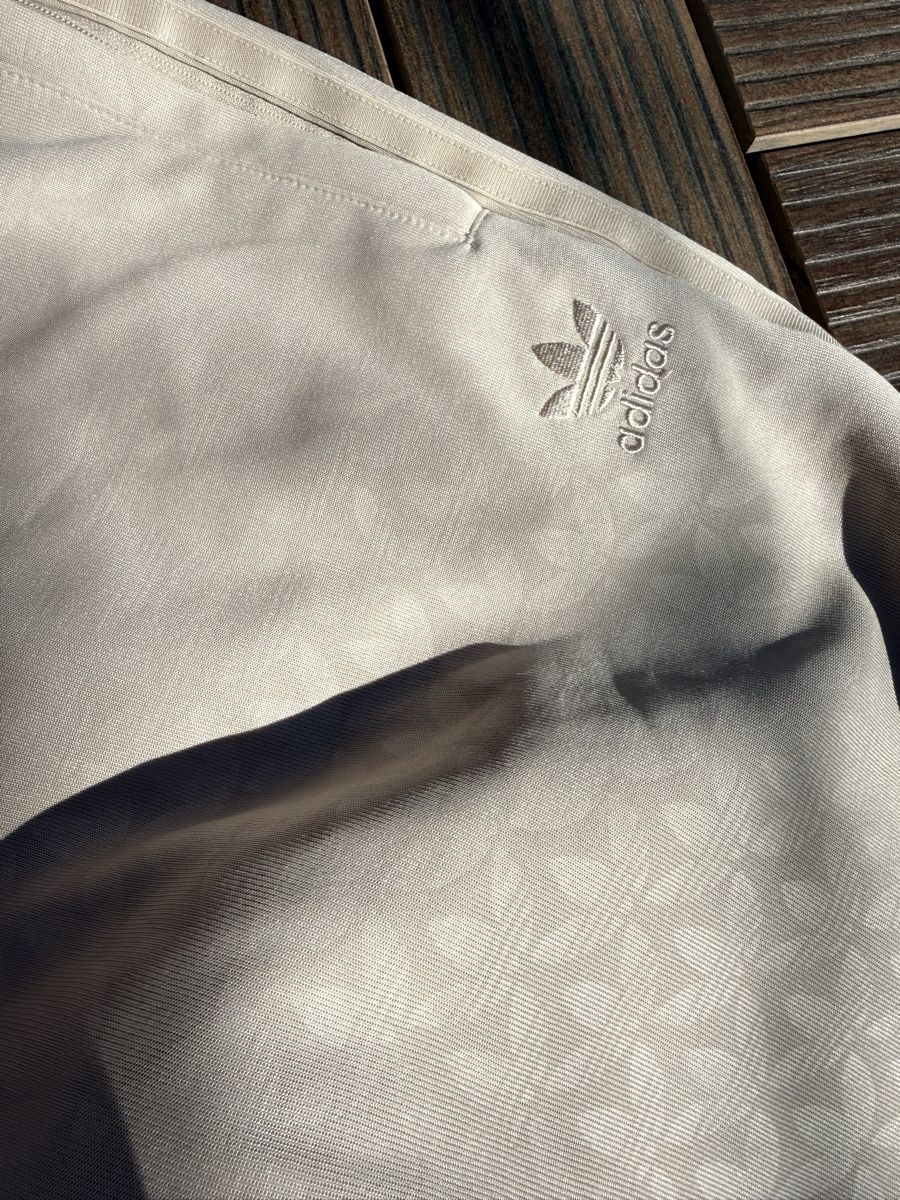 Adidas Pantaloni: Pantalon de training adidas – Usato da Vétroz venduto da est_xyr5 2