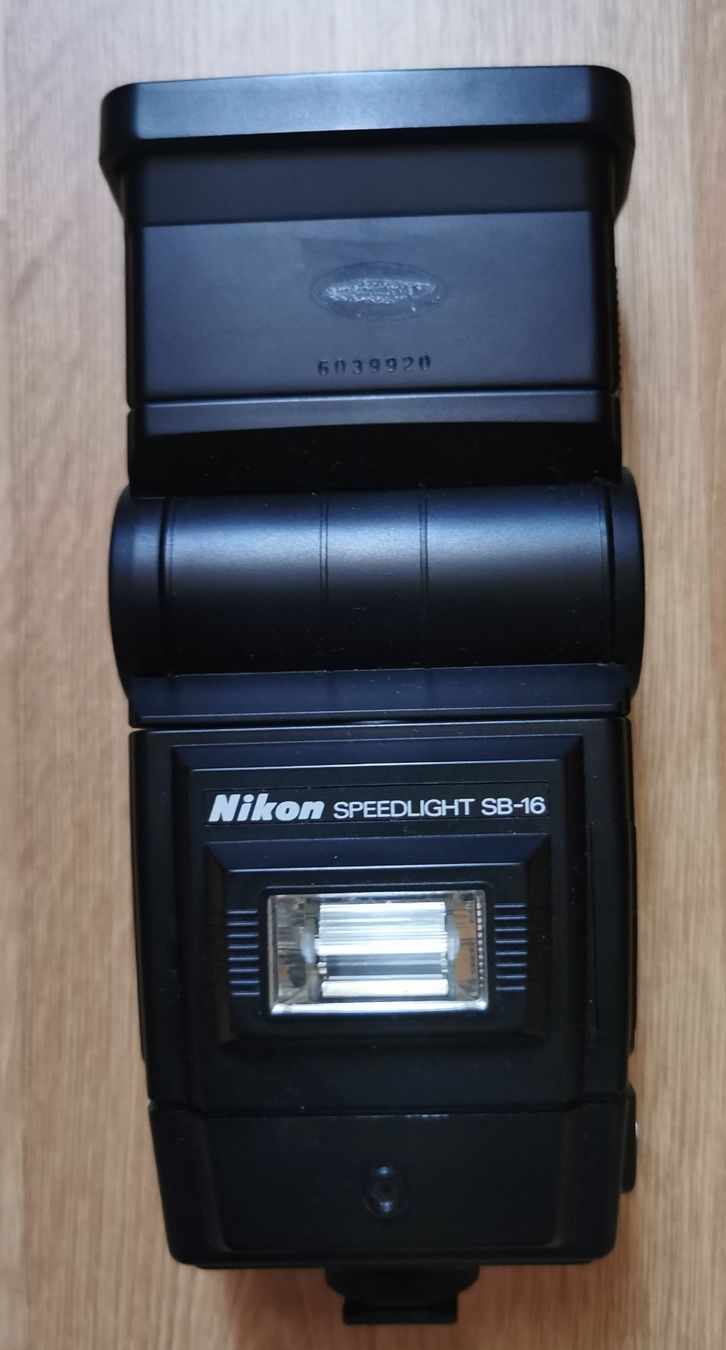 Nikon Flash: Nikon Speedlight SB-16 Blitzgerät mit Anleitung – Usato da Birsfelden venduto da dsc_f8gx