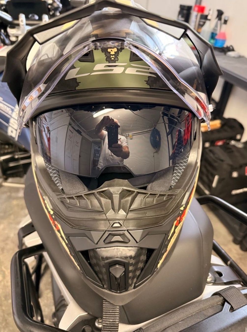 Helme & Visiere: Motorrad Adventure Helm LS2 Explorer – Gebraucht aus Hombrechtikon von Gillvill 1