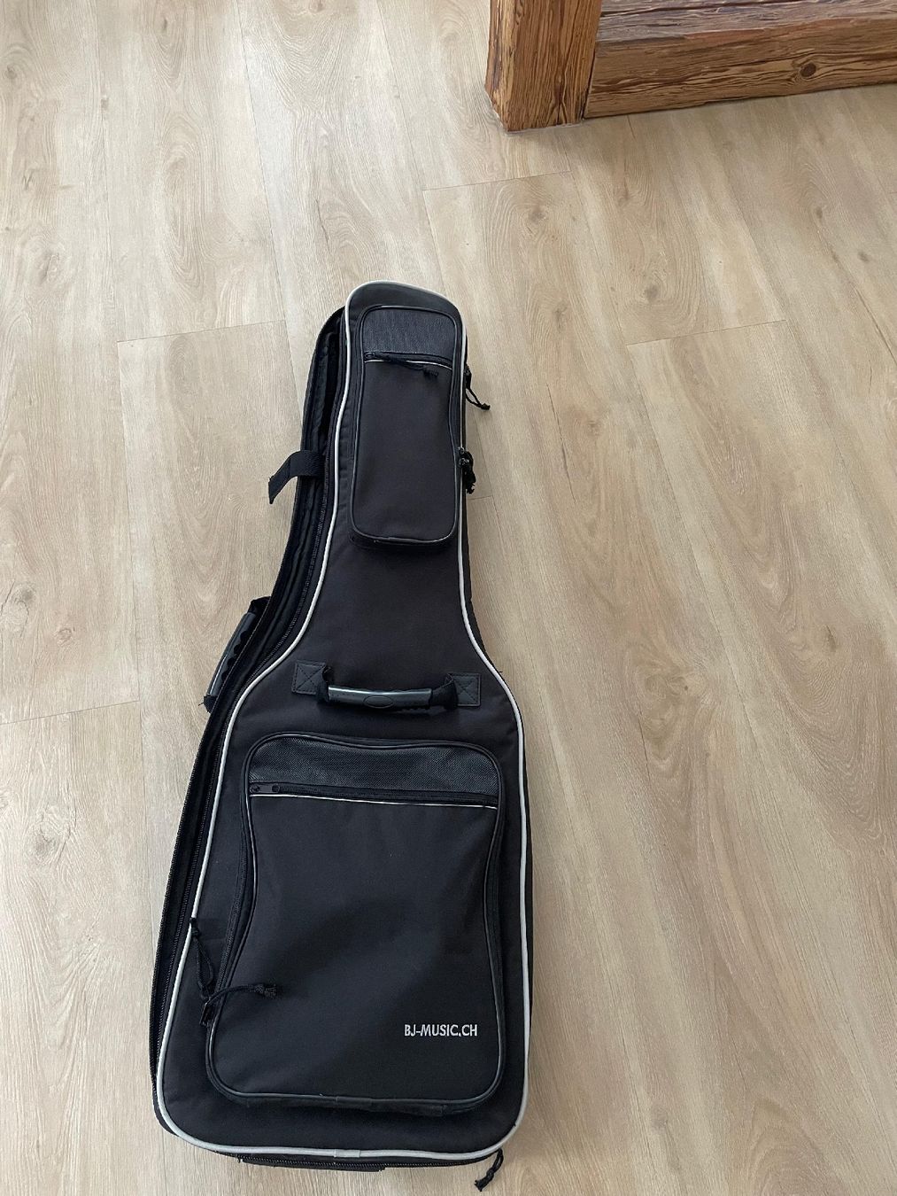Strumenti musicali: Gitarre VGS Eruption les Paul – Usato da Dulliken venduto da Pavillon11 1