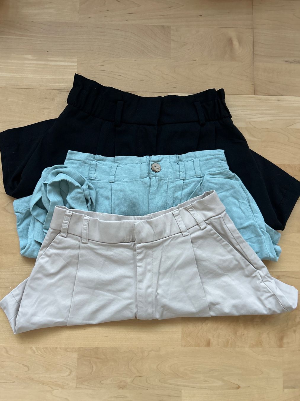Lotti & Set di vestiti: 3er Set Sommerhosen – Usato da Belp venduto da jul_jws6