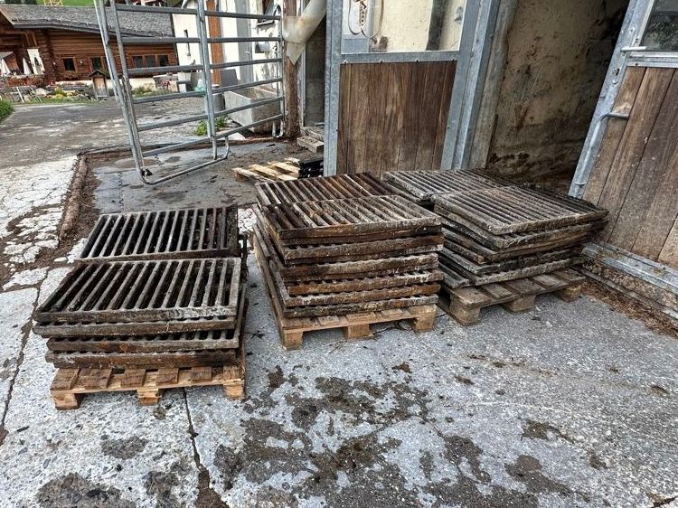Griglie e Inferriate: Gussroste / Schwemmkanal – Usato da Kaltbrunn venduto da MA5555