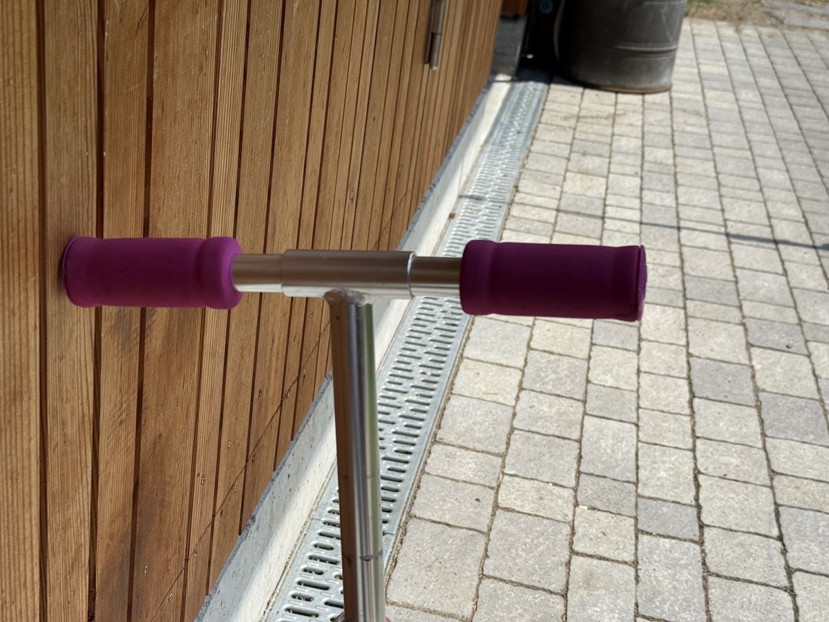 Kickboard: Kinderroller pink gebraucht Zustand gut – Gebraucht aus Villmergen von phi_h8bd 2