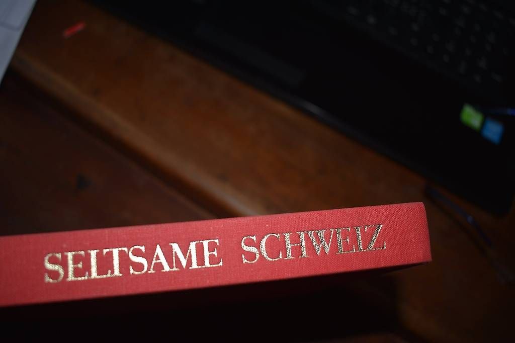 Bücher: Die Seltsame Schweiz – Gebraucht aus Brügg BE von Aristotolius