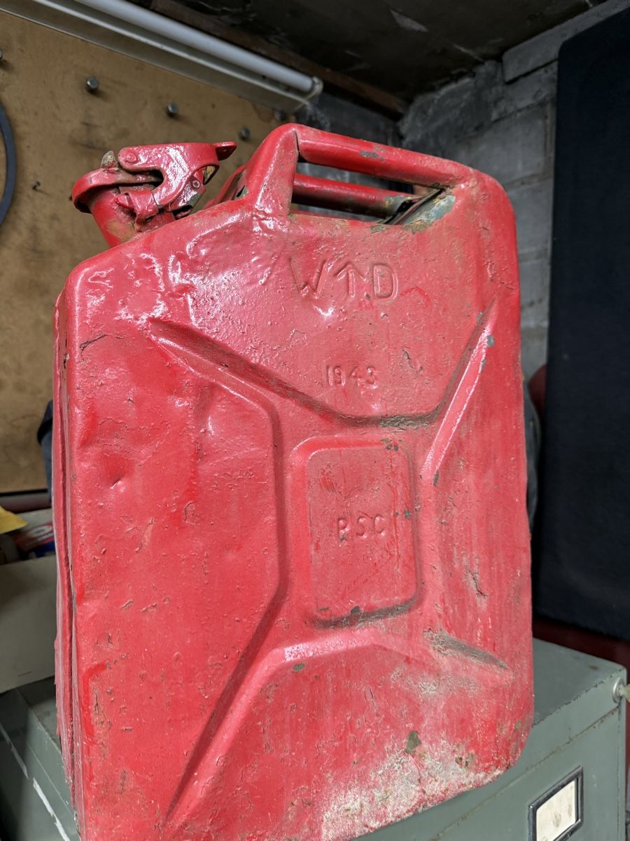 Taniche per benzina: Ww2 Kanister – Usato da Bennwil venduto da Ford5600t