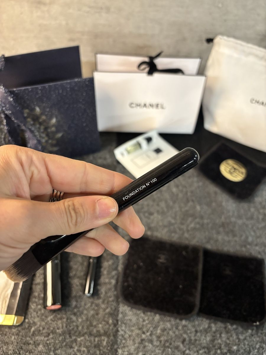 Chanel Altro per la cura del corpo: Chanel Set (Spiegel, Pinsel etc.) – Usato da St. Gallen venduto da heartbug 6