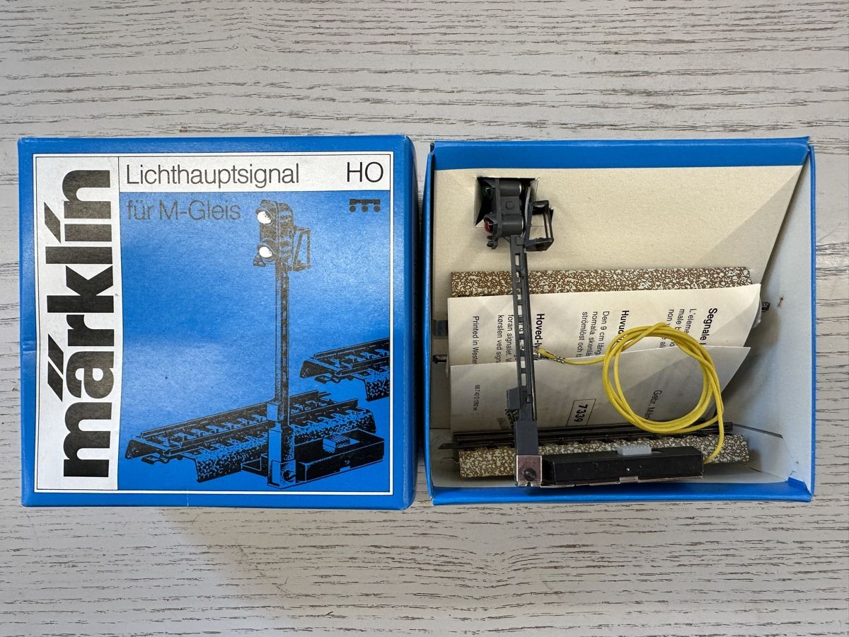 Märklin Modelleisenbahnen: Märklin 7339 Lichthauptsignal – Neu und originalverpackt aus Lupsingen von New-Haven 1