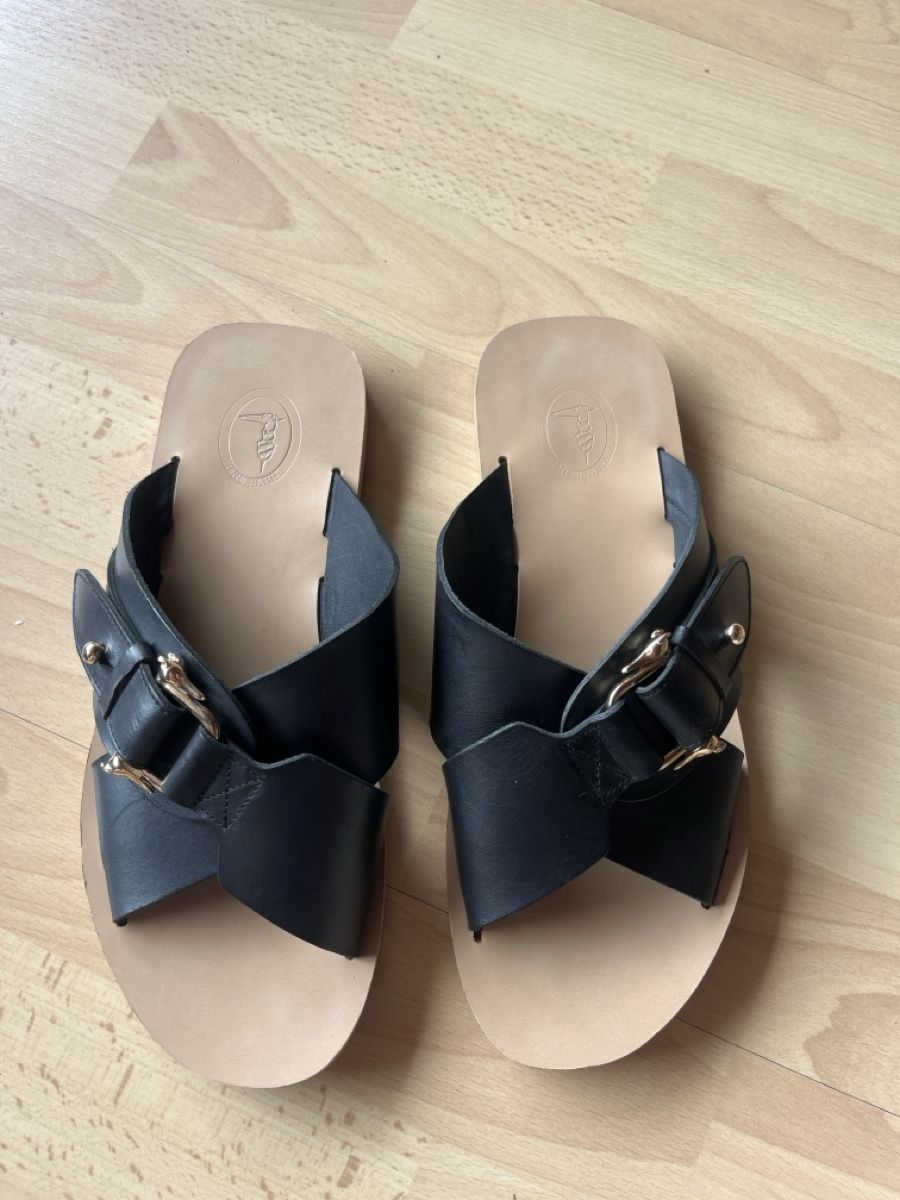 Trussardi Damenschuhe: Schöne Trussardi Sandalen Grösse 40 – Gebraucht aus Wallenwil von cleliafrei 1
