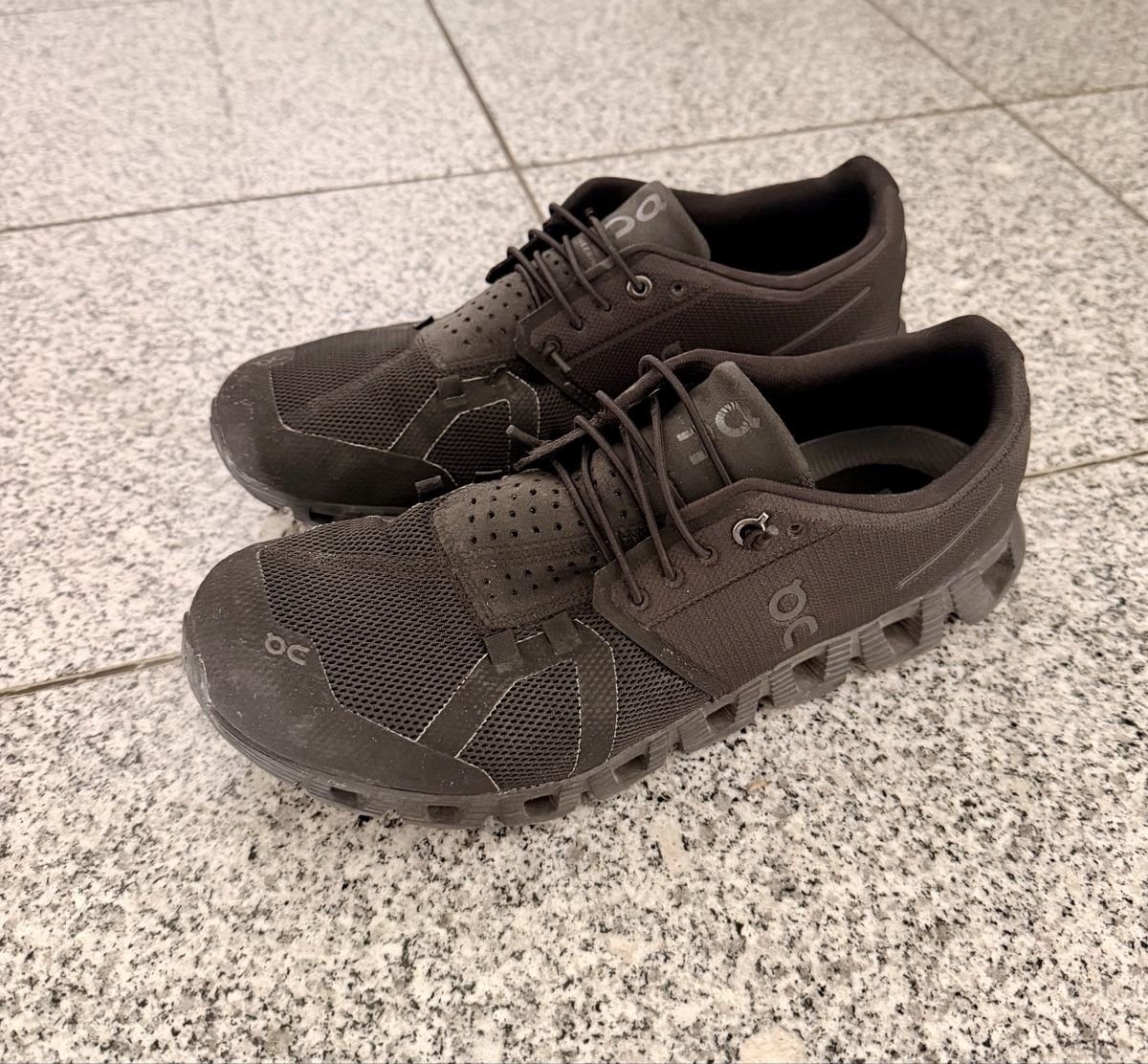 On Scarpe da uomo: ON Schuhe / ON Cloud Black Gr. 42 – Nuovo (secondo la descrizione) da Termen venduto da jentsch81