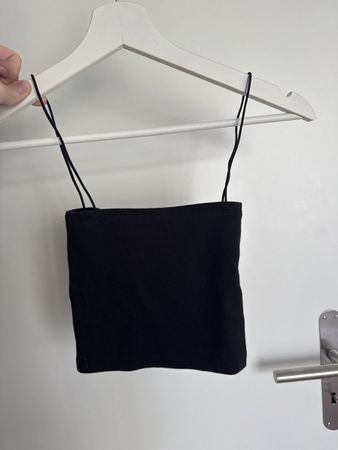 Schickes, kurzes, schwarzes Top mit Spaghetti-Trägern ZARA S
