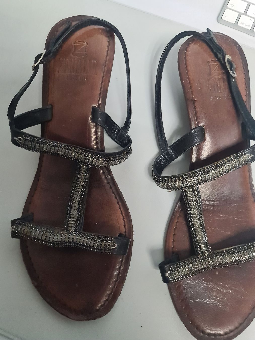 Scarpe da donna: Damen Sandalen mit Schmucksteinen Grösse 39 – Usato da Oensingen venduto da topangebot10 1