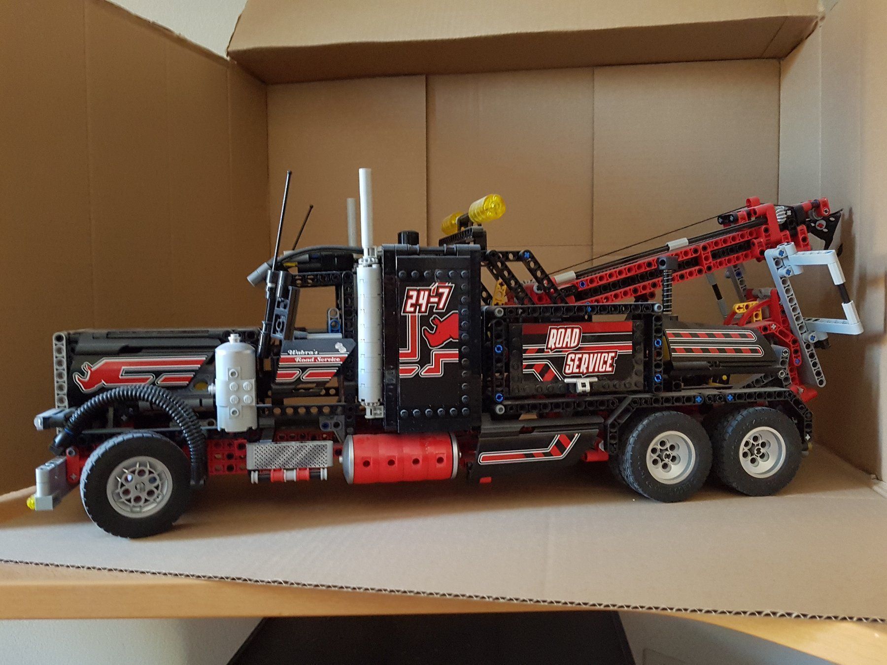 Lego Kit di costruzioni: LEGO Technic schwarzer Abschlepp-LKW 828 – Usato da Sirnach venduto da Schte001