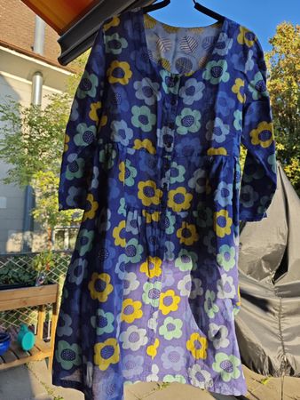 Gudrun Sjöden Blumen Kleid mit Knopfleiste und Taschen blau 