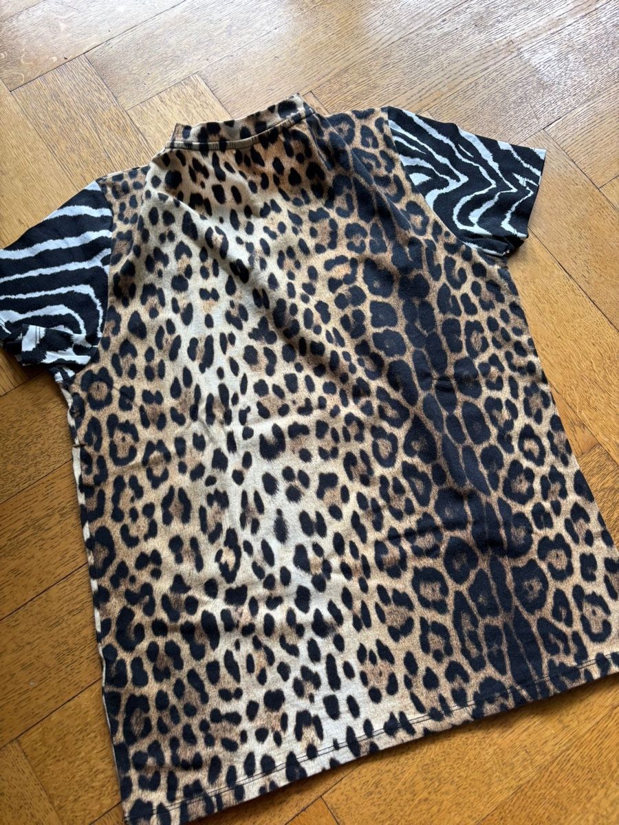 Moschino T-shirt: T-shirt Moschino – Usato da Genève venduto da car_7lsr 1