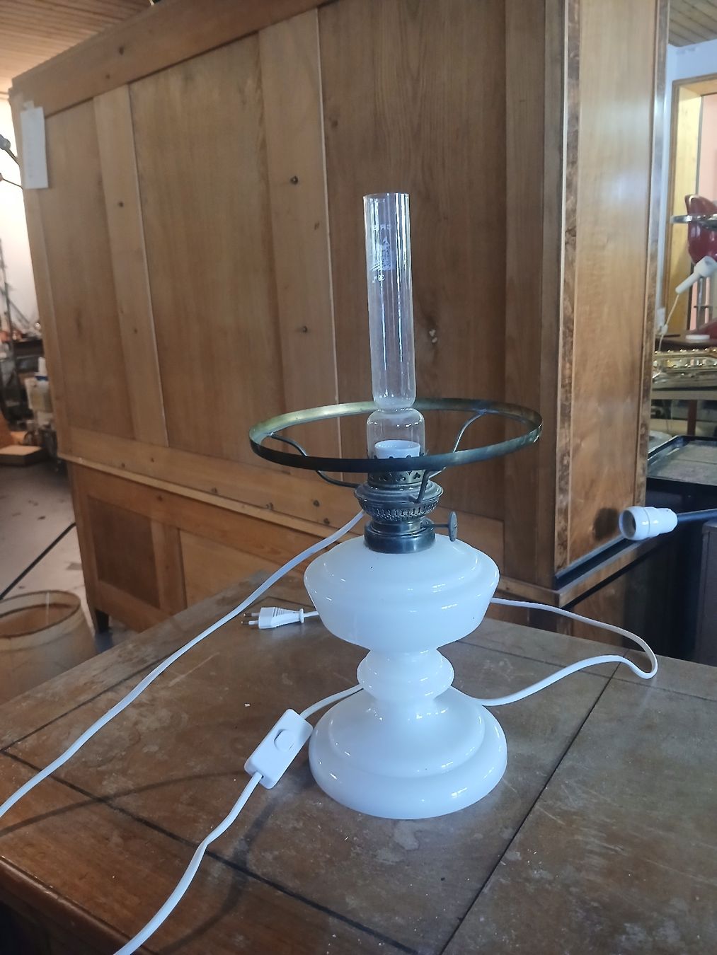 Lampade: Elektrifizierte Öllampe – Usato da Bern venduto da MattePostBrocki 1