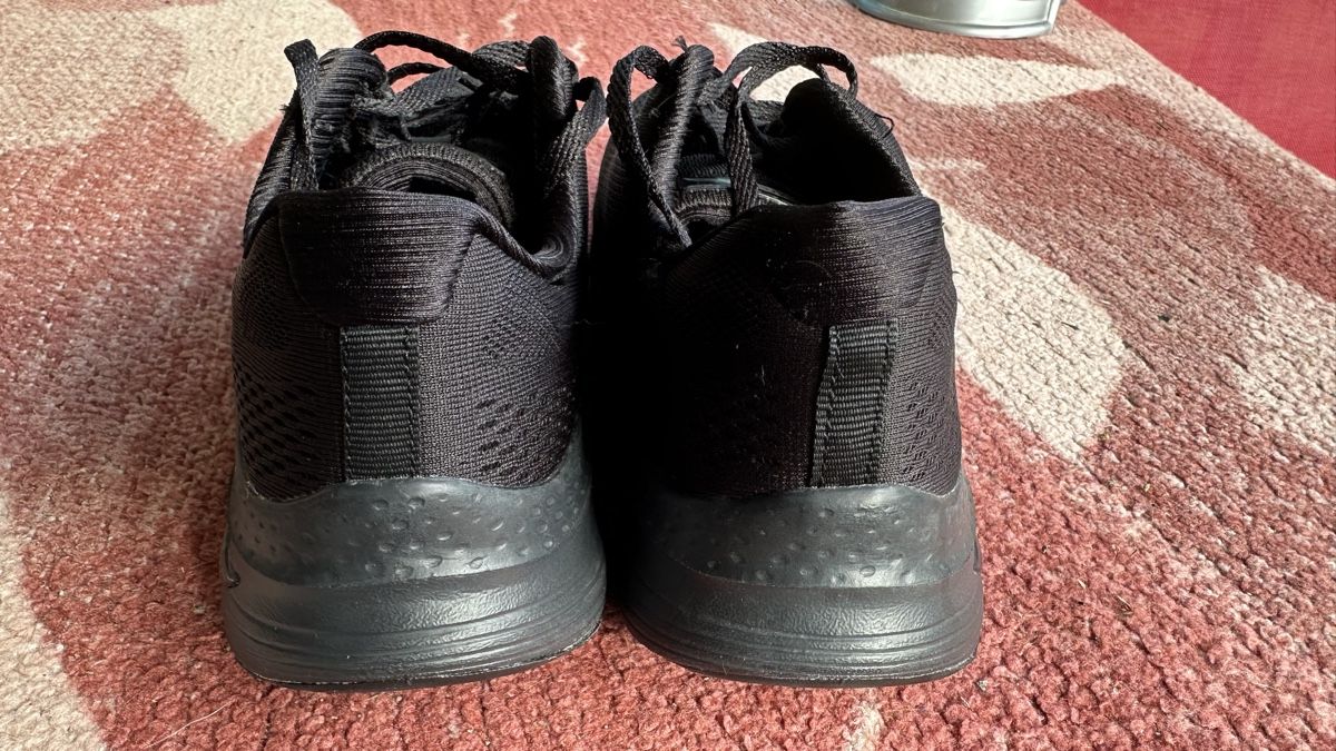 Skechers Scarpe da donna: Schwarze Skechers Sneakers Grösse 37 – Usato da Zürich venduto da Rammis 1
