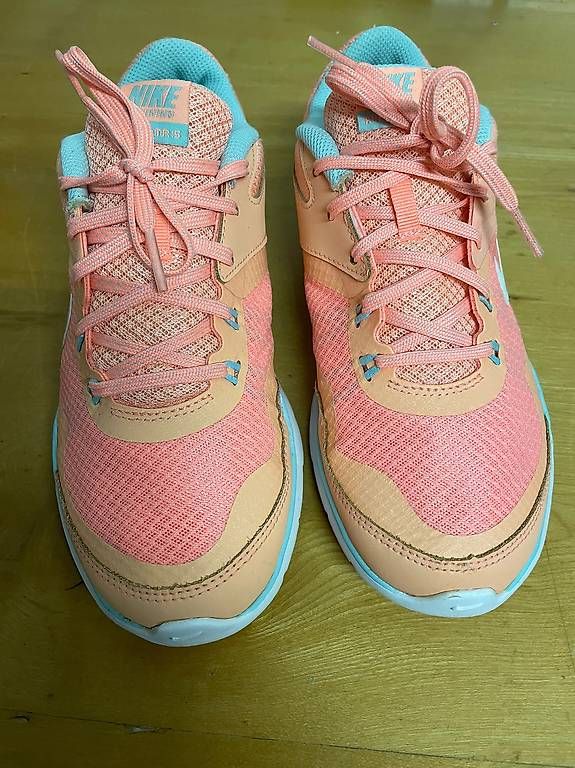 Scarpe da donna: Schuh Nike Damen Gr 37.5  – Usato da Sirnach venduto da Iemiroc