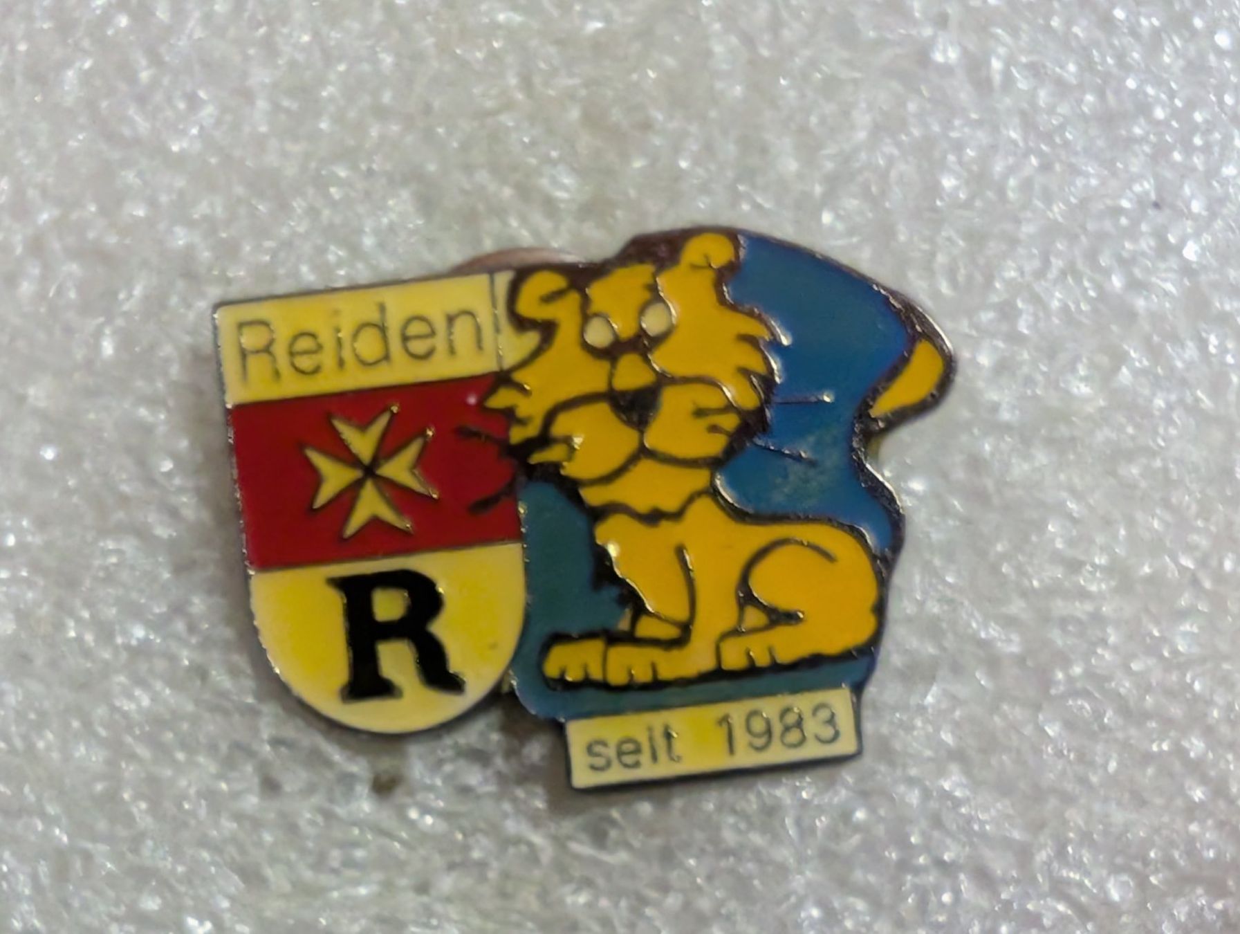 Plaketten & Abzeichen: Ansteckpin 156: Reiden – Gebraucht aus Oppligen von Pin-Fall-Shop