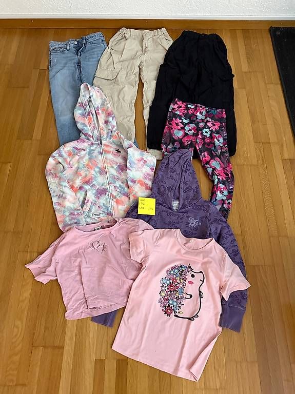 Lotti & Set di vestiti: Kleiderpaket Mädchen Grösse 146 / 152 – Usato da Ittigen venduto da mraez