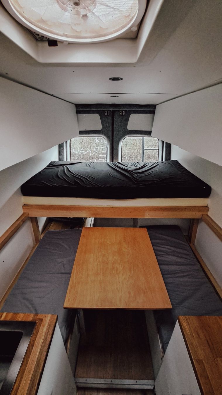 Mercedes-Benz Camping Fahrzeuge: Mercedes Benz Sprinter Campervan – Gebraucht aus Schneisingen von sam_62cg 3