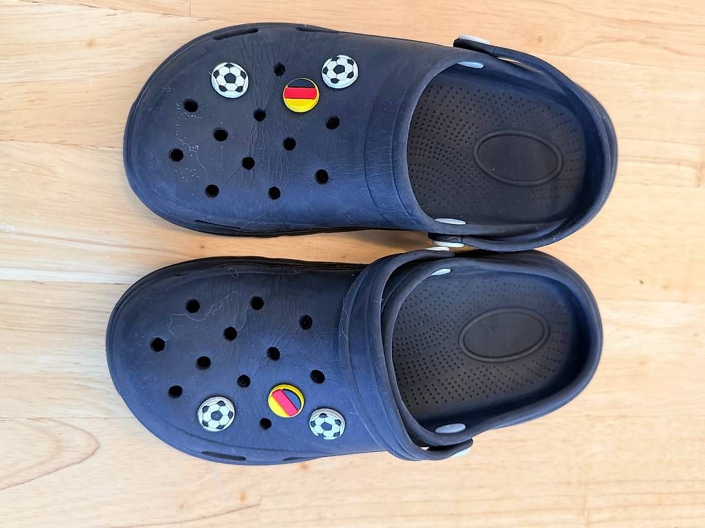 Scarpe per ragazzi: Clogs / Hausschuhe für Kinder - Gr. 35 – Usato da Untersiggenthal venduto da Yefe 3