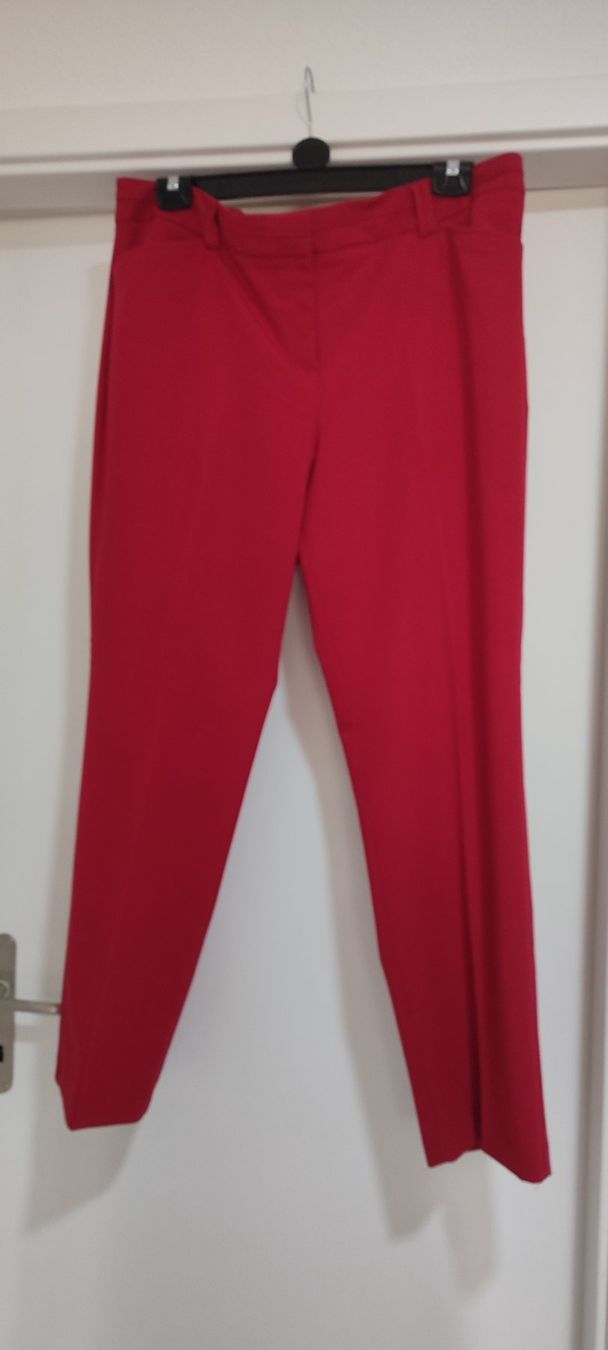 Pantaloni: Pantalon rouge Van Heusen – Nuovo (secondo la descrizione) da St-Cergue venduto da Neviana