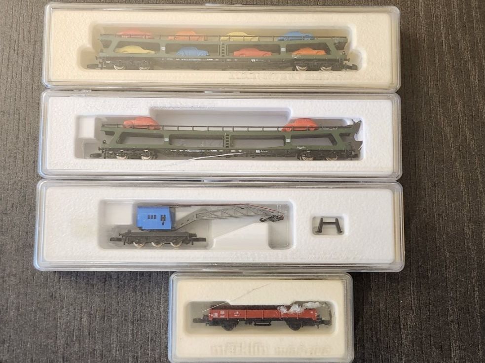 Lot De 4 Wagons Märklin Miniclub - Échelle Z - Marchandises Et Passagers - Occasion