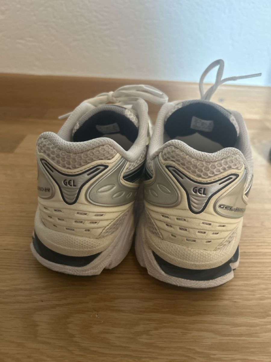 Asics Chaussures femmes: Asics gel Sneaker – D'occasion à Dübendorf par Jeanette189 3