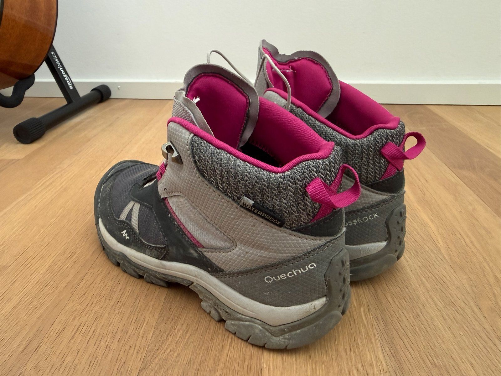 Decathlon Scarpe per ragazze: Quechua Crossrock Wanderschuhe wasserdicht, Gr. 35 – Usato da Oberwil b. Zug venduto da ale_rp9r 2