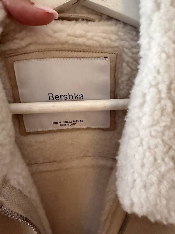 Giacche: Bershka Winterjacke beige Gr.M – Usato da Birmensdorf ZH venduto da admira.h 1