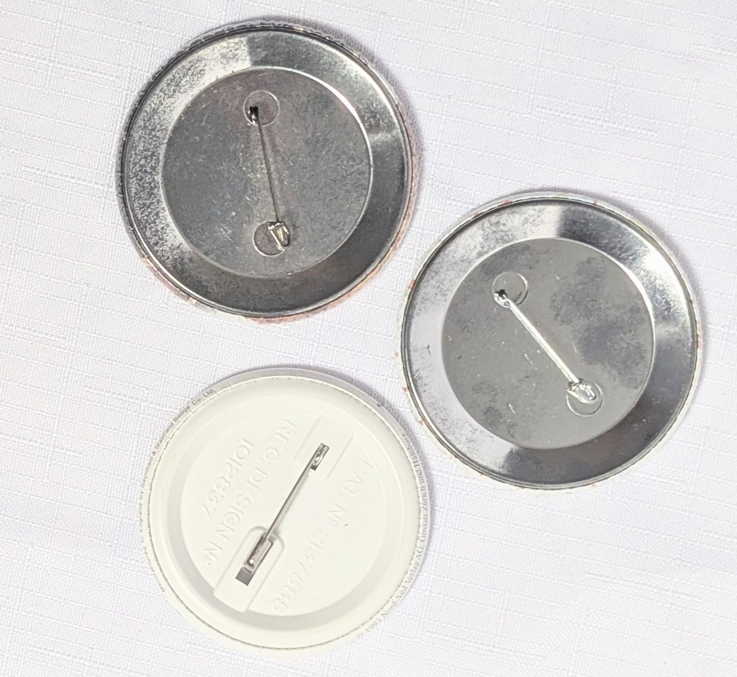 Broschen & Nadeln: 3x Button - Pin - Anstecker - Helme Heine – Neu (gemäss Beschreibung) aus Wängi von ABIZONE-86 1