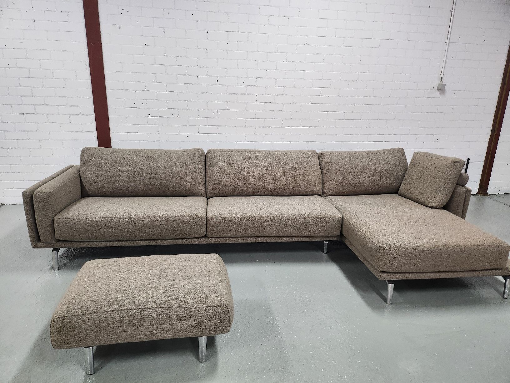 Leolux Sofas: Leolux – Bellice Ecksofa + Hocker – Wie neu – Gebraucht aus Nijmegen von HermsenDesign