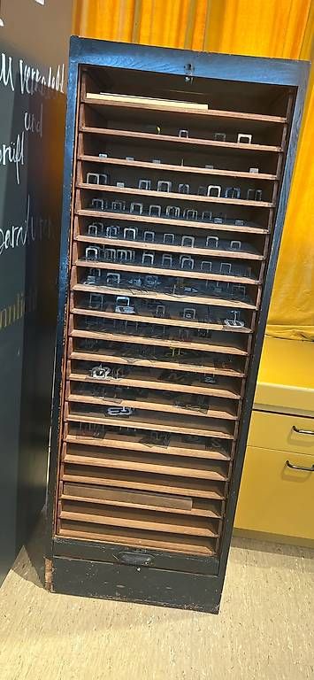 Armoires: Rollladenmöbel Vintage – D'occasion à Gunzwil par vintage-bazaar 1