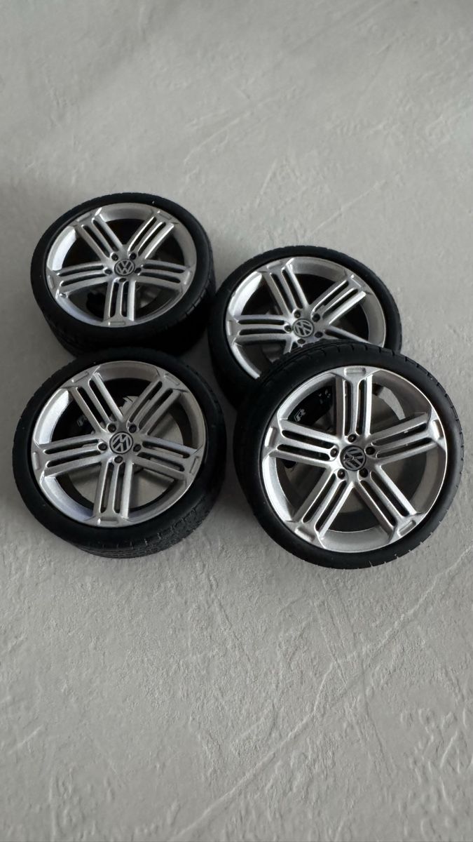 Volkswagen Cerchioni: Felgen golf r scala 1:18 – Usato da Caslano venduto da tuning21