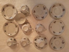 Service à thé porcelaine fleurs 7 tasses 7 soucoupes ancien