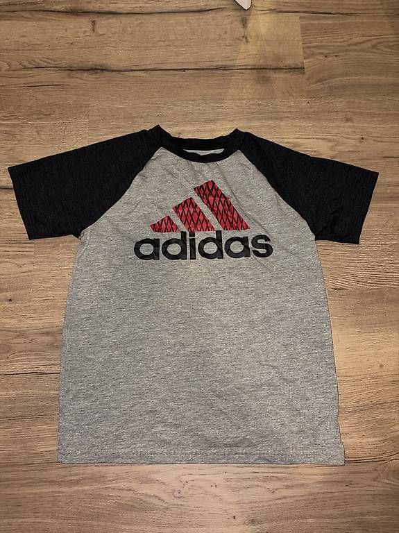 Kleiderpakete & -sets: Adidas Set – Gebraucht aus Therwil von for_zh9f 3