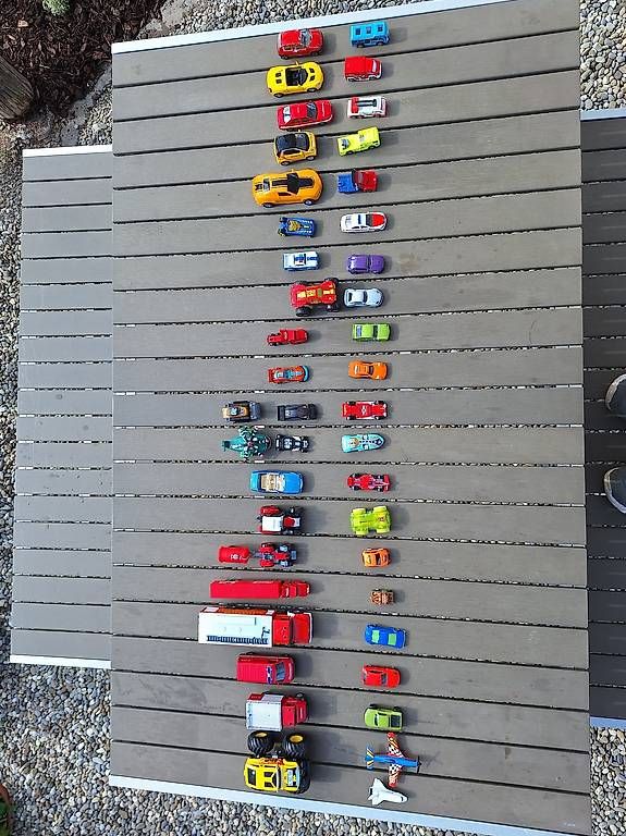 Giocattoli: Kiste voller Spielzeugautos – Usato da St. Urban venduto da bas_8p6f 1