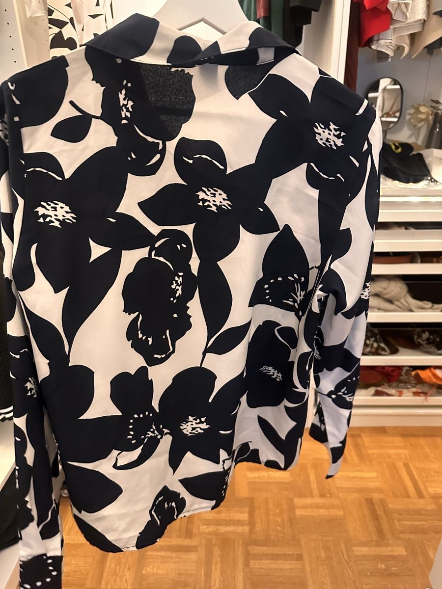 Shein Camicette: Shein Sommerbluse mit Blumenmuster, Grösse L – Usato da Dierikon venduto da anfuchs 1