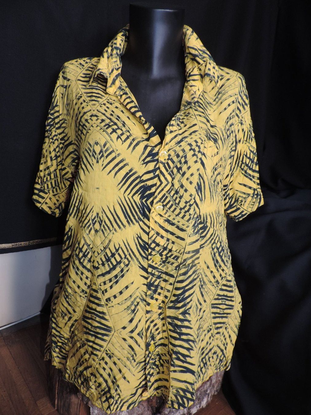 Blusen: blouse jaune tropicale Luna May – Gebraucht aus Genève von Axelle333
