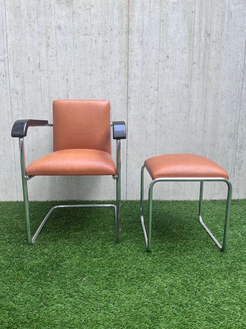 Embru Poltrone: Freischwinger Sessel + Hocker von Embru – Usato da Küsnacht ZH venduto da Quiti 1